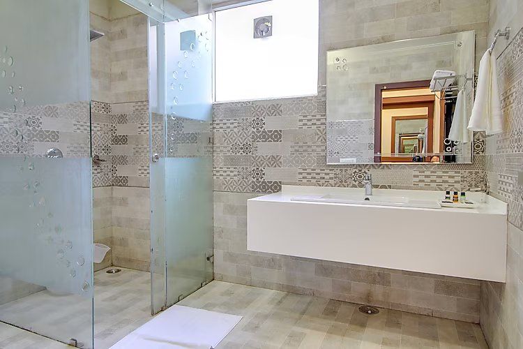 Bathtub Room