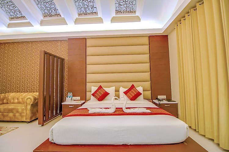 Maulik Mansion Resort Deluxe Room 3