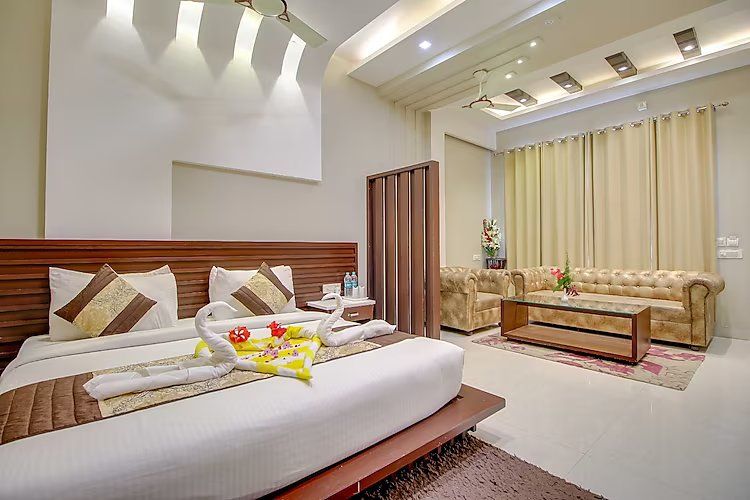 Bathtub Room