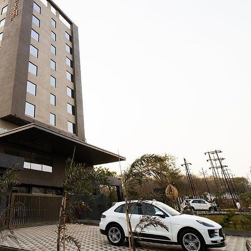 undefined Monarch at Chakan 8