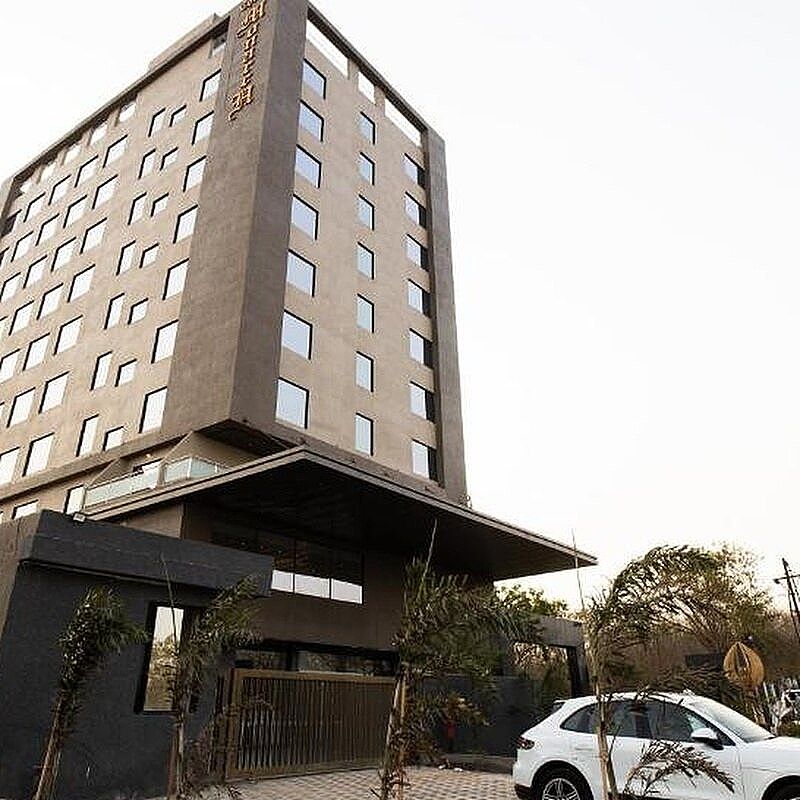 undefined Monarch at Chakan