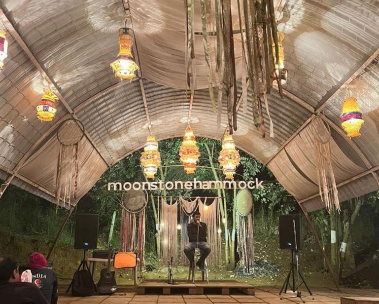 Moonstone Hammock Pawna