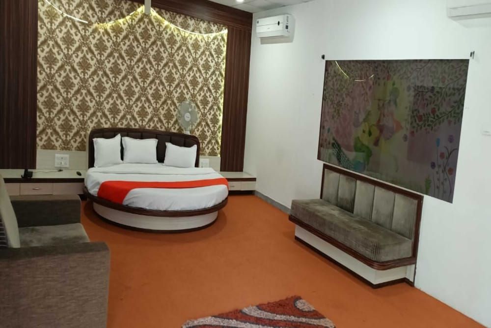 Narmada Hills Resort Deluxe Room 6