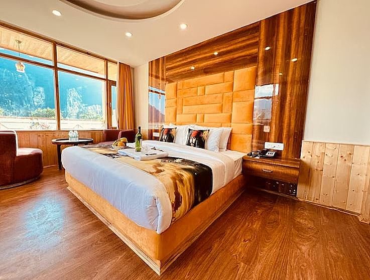 Family Room with balcony mountain view