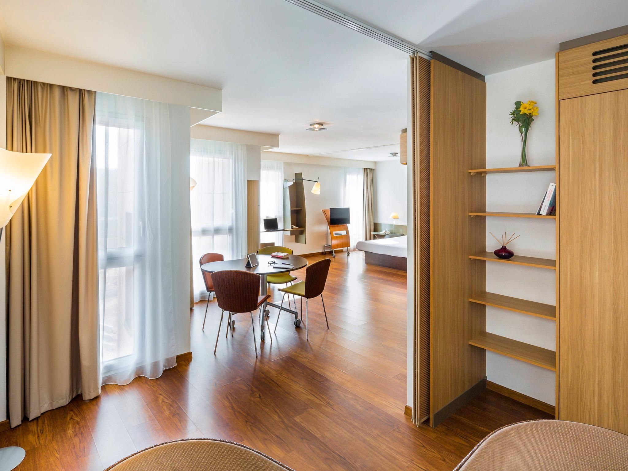 Studio double bed room