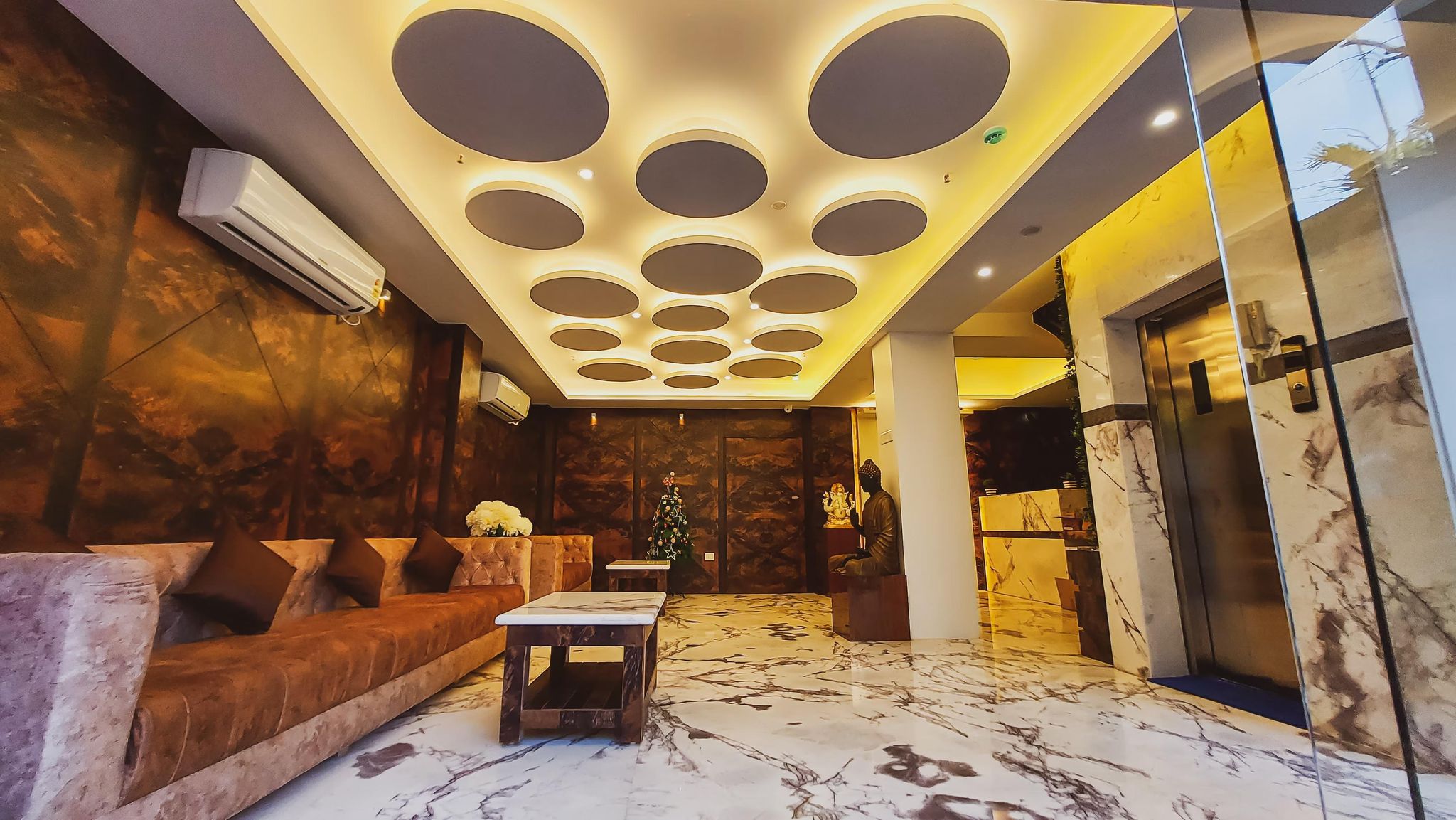 Honeymoon Suite