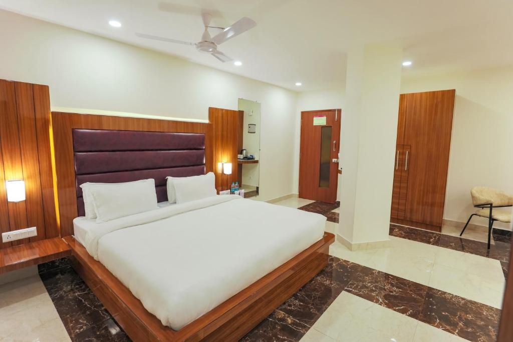 Premium Room with Balcony & Mountain View