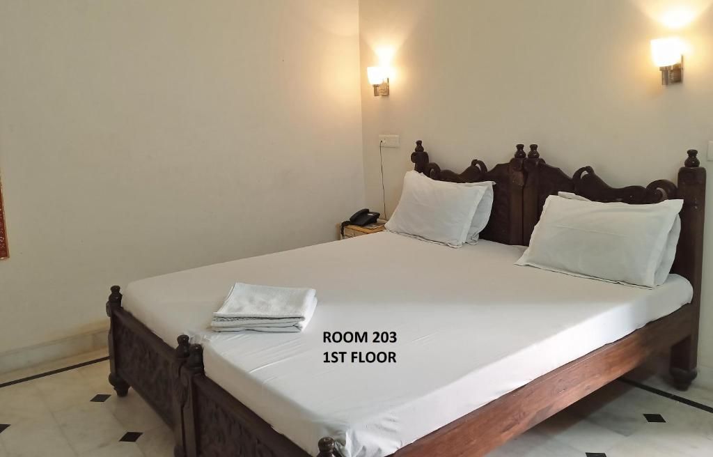 Rigmor Haveli Standard Room 10