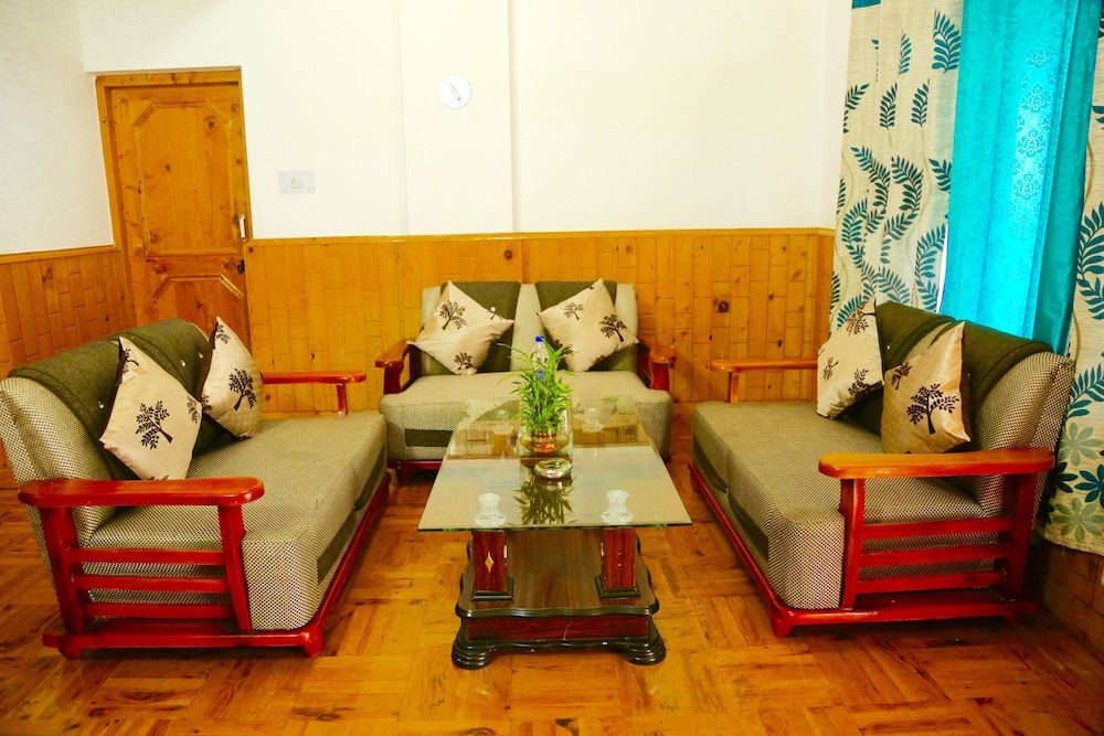 Rishi Palace Standard Room 5