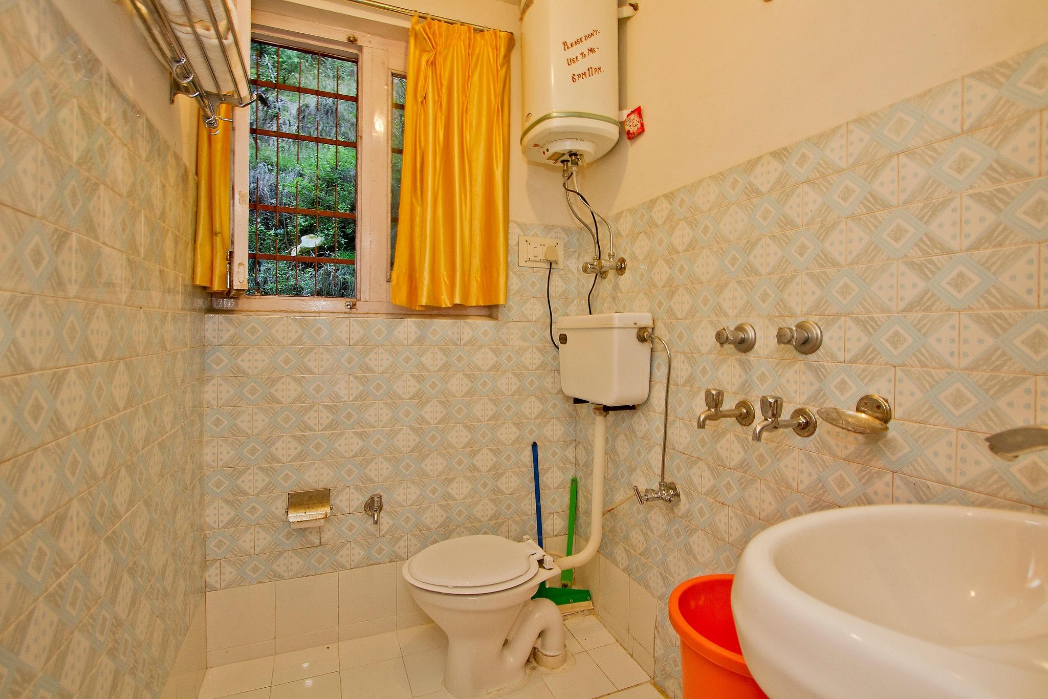 Rishi Palace Standard Room 8