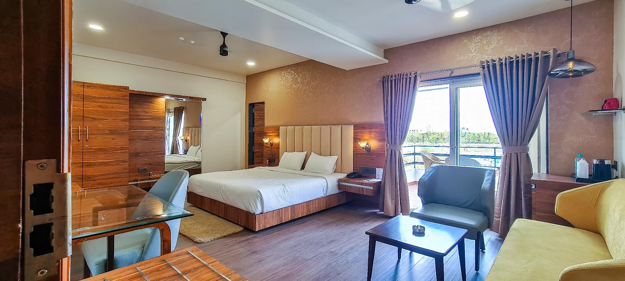 Royal Cliff Hotels & Resorts Club Room 2