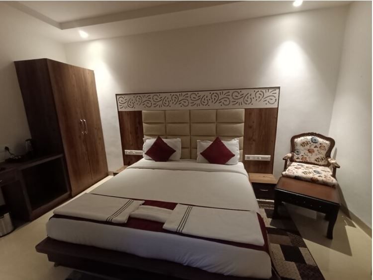 Premium Room with Balcony and Mountain View