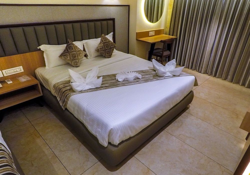 Rudra Shelter Business Hotel Executive Room 17