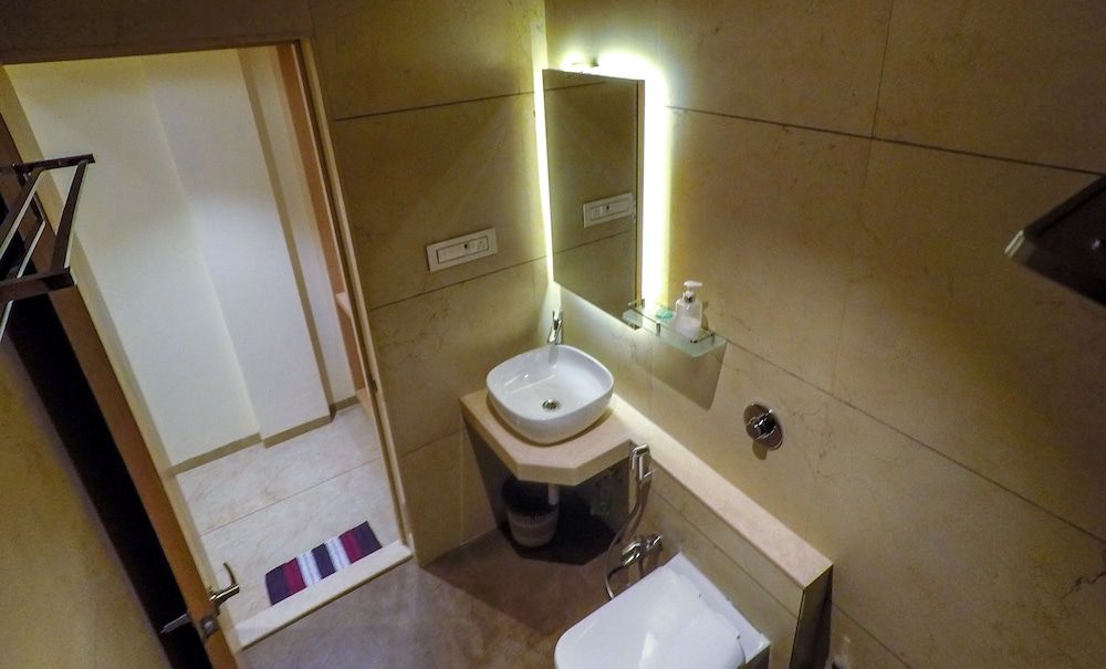 Rudra Shelter Business Hotel Executive Room 19