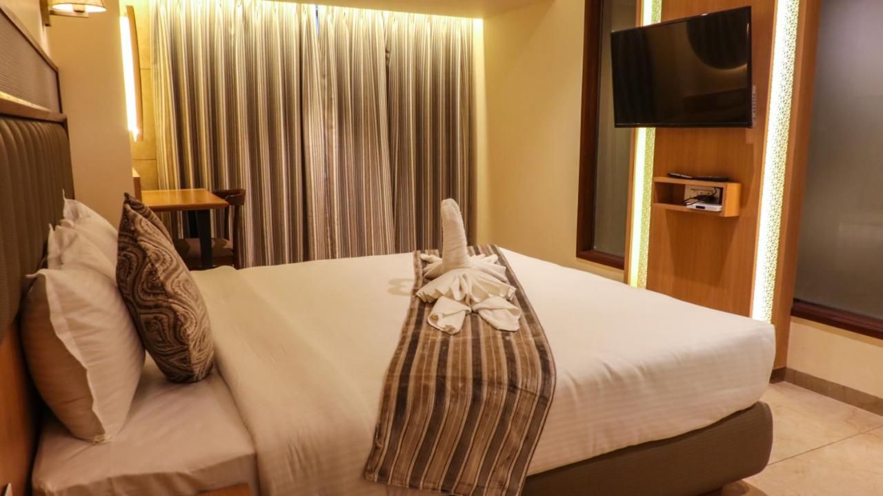 Rudra Shelter Business Hotel Executive Room 11