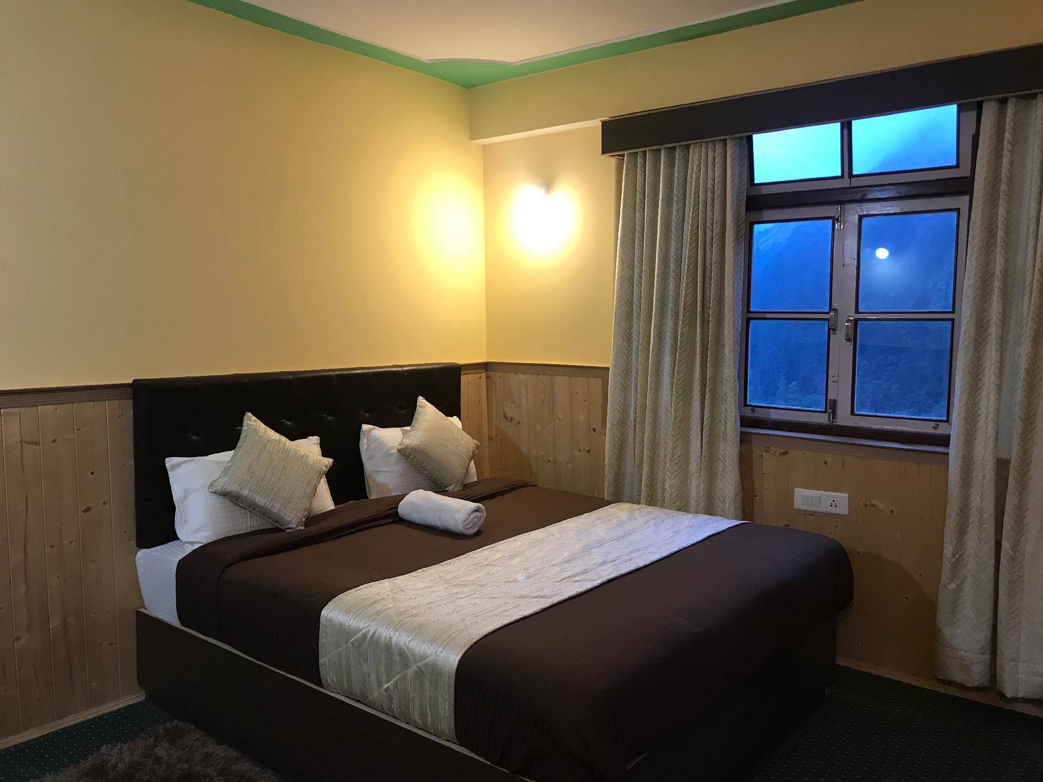 Rufina Lachen Deezong Super Deluxe Room 16