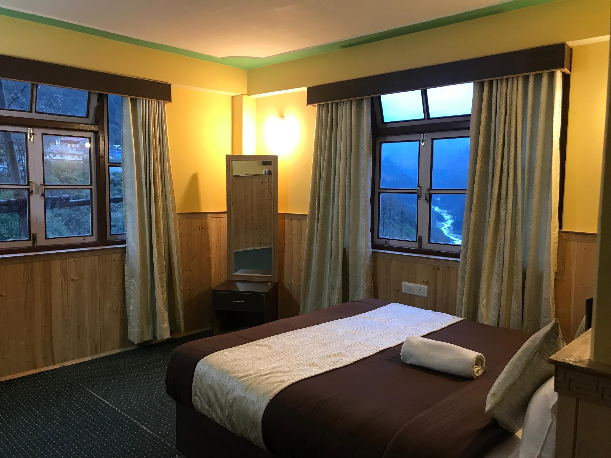 Rufina Lachen Deezong Super Deluxe Room 20