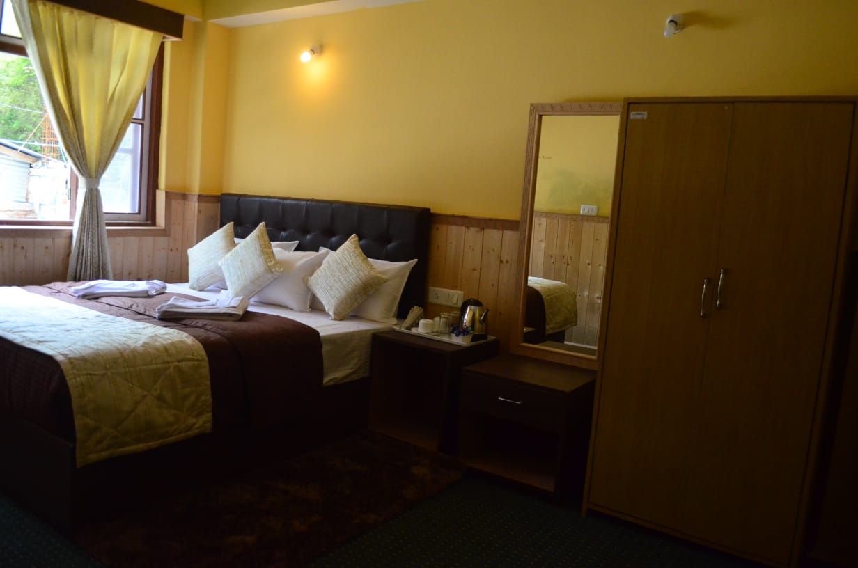 Rufina Lachen Deezong Super Deluxe Room 13