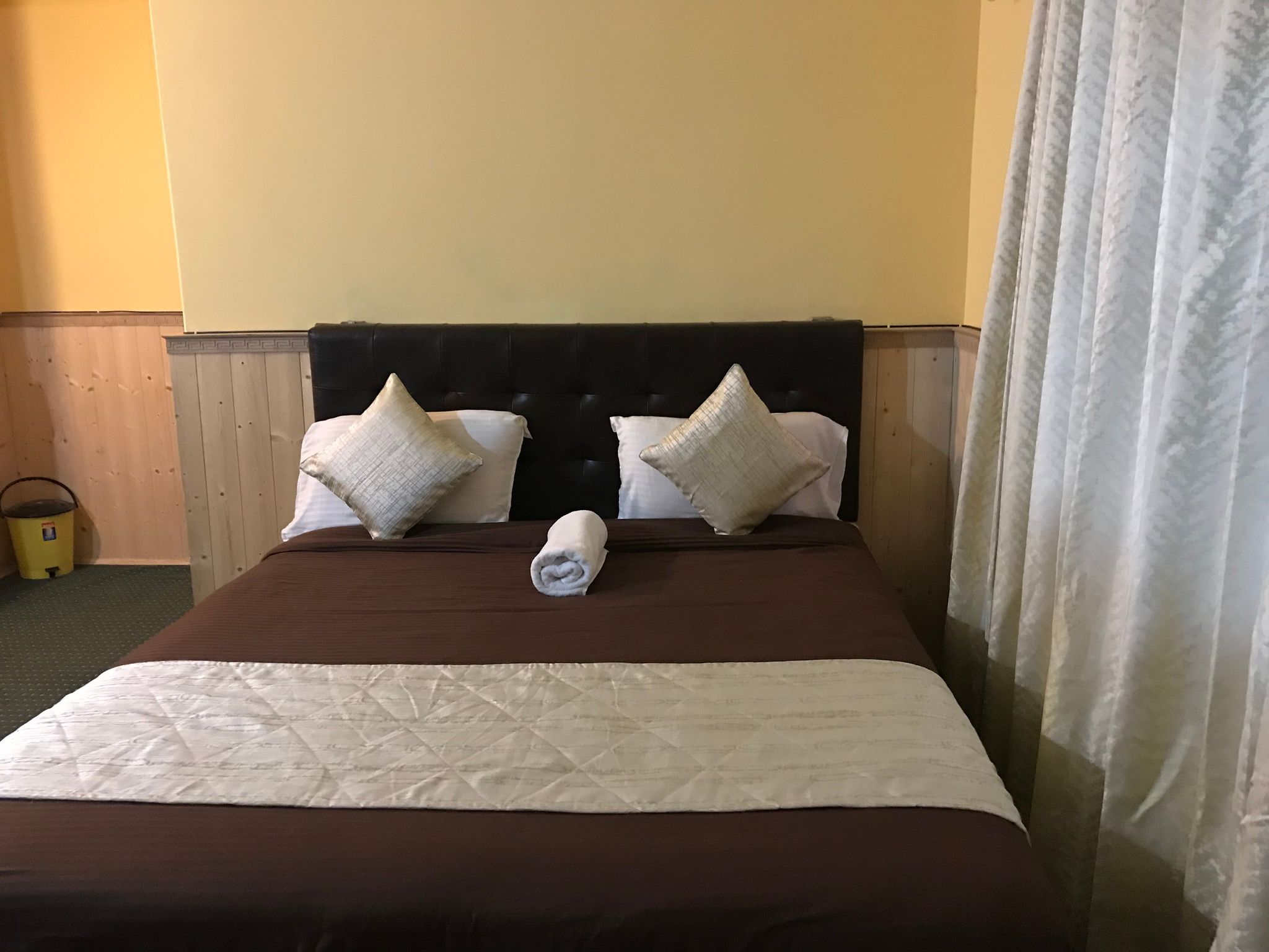 Rufina Lachen Deezong Super Deluxe Room 12