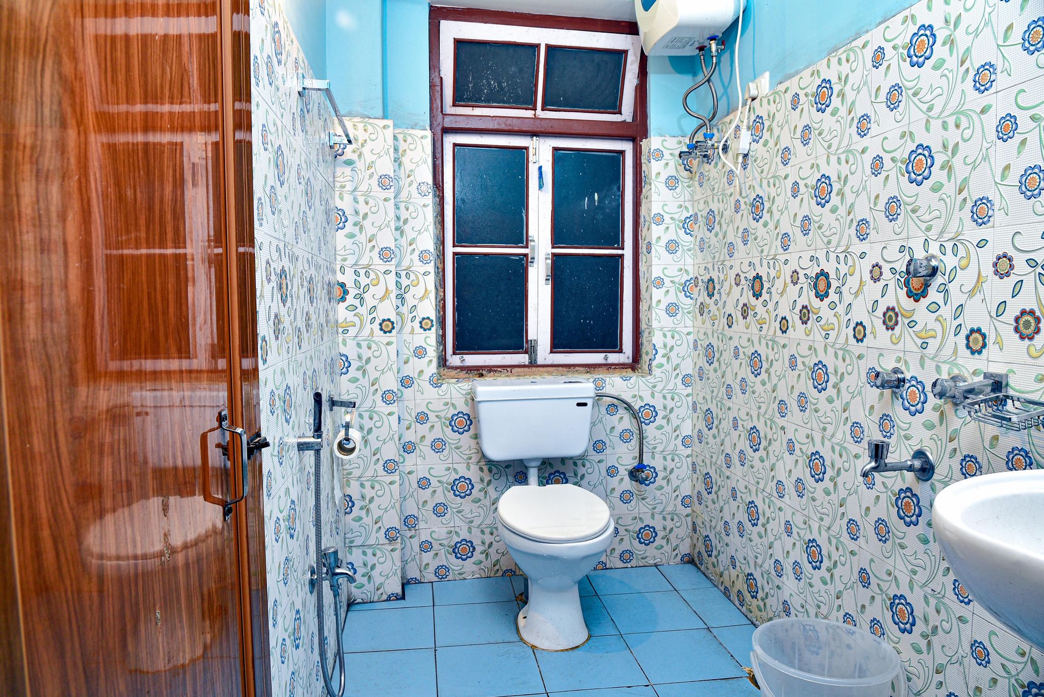 Rufina Lachen Deezong Super Deluxe Room 22