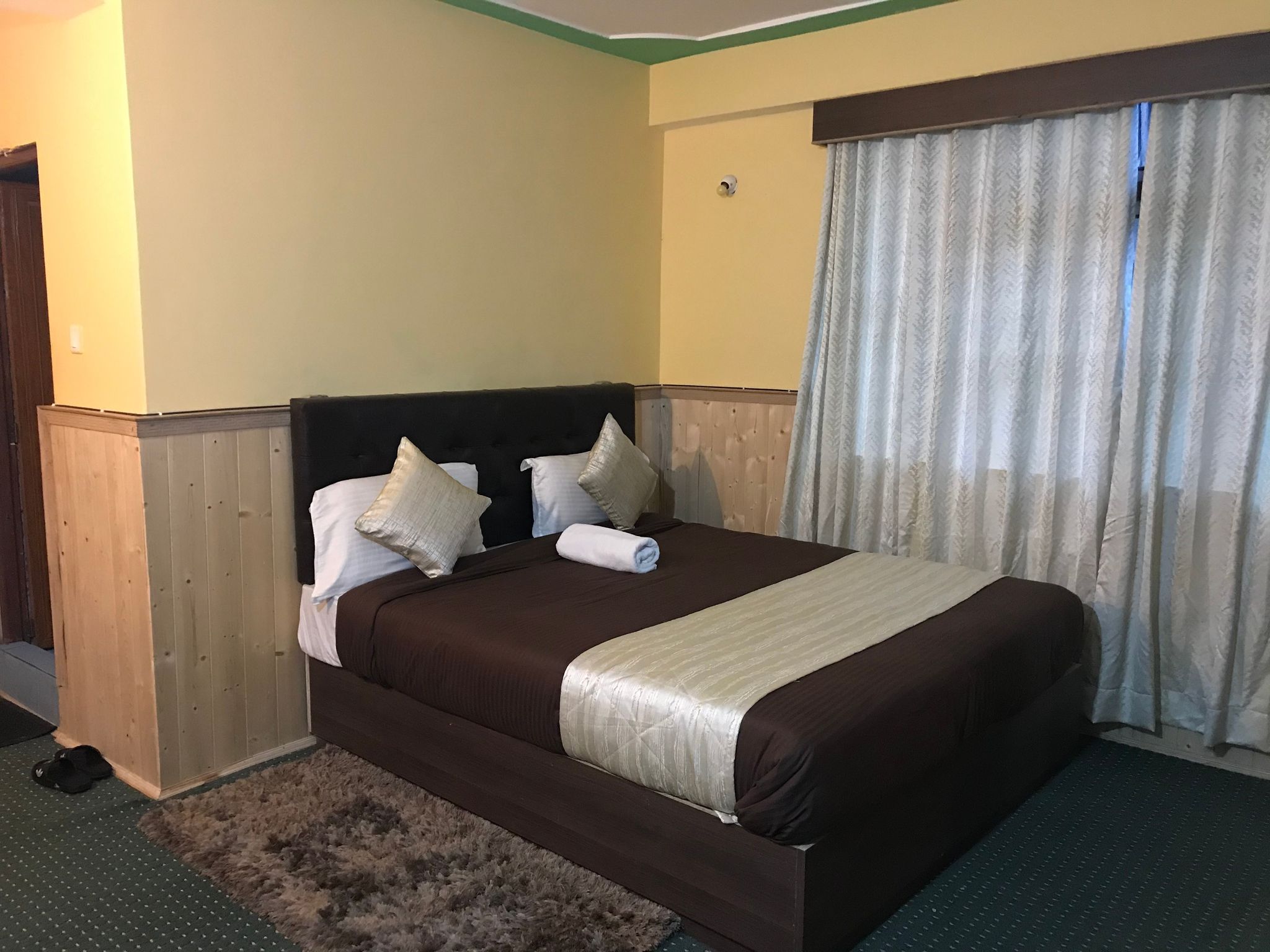 Rufina Lachen Deezong Super Deluxe Room 2