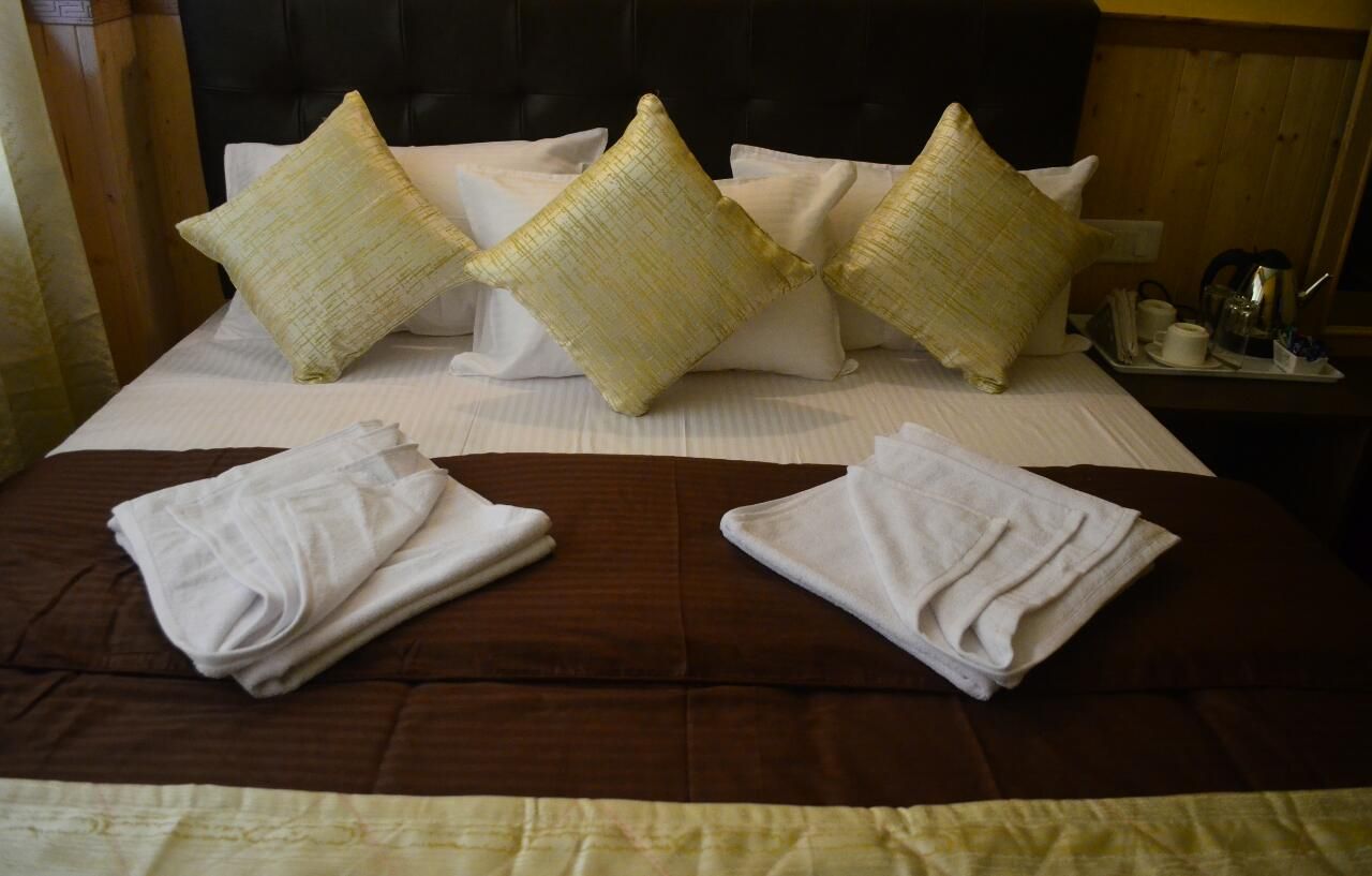 Rufina Lachen Deezong Super Deluxe Room 8