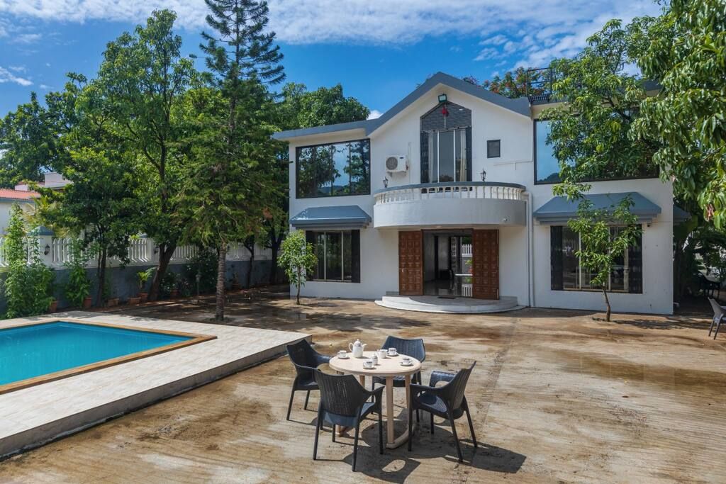 SaffronStays Anugraha