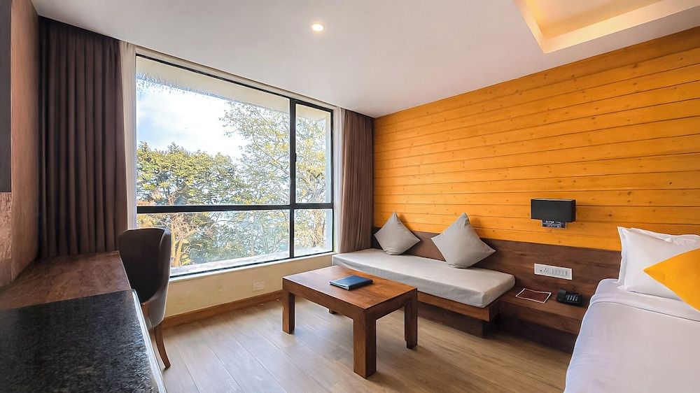 Yashshree Sanderling Mall Road Deluxe Double Room 4