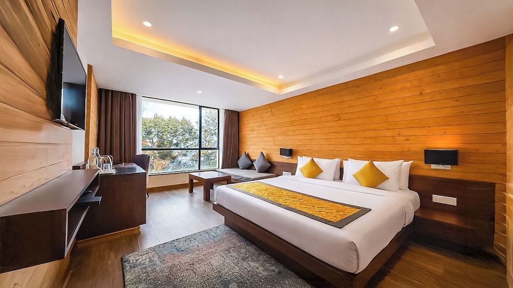 Yashshree Sanderling Mall Road Deluxe Double Room 5