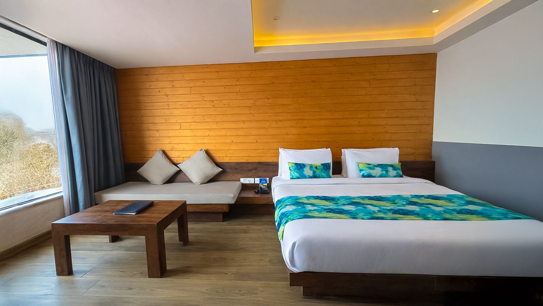 Yashshree Sanderling Mall Road Premium Room 4