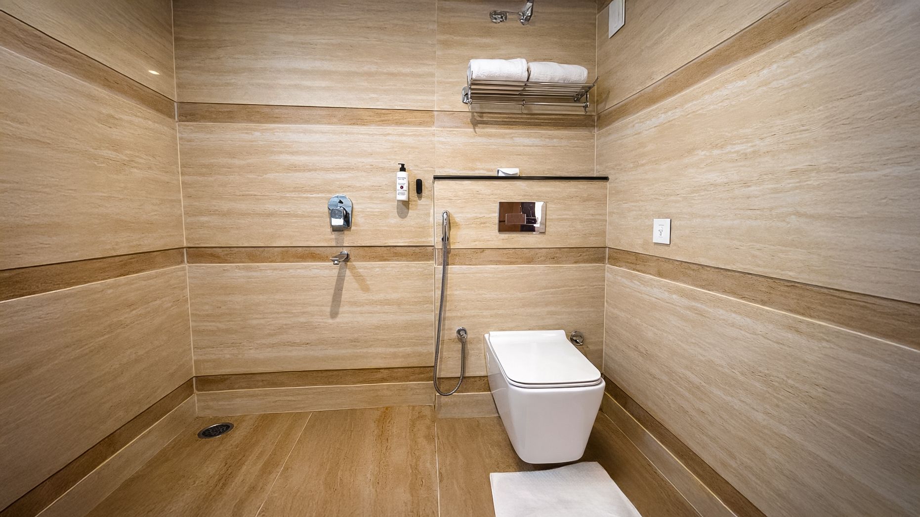 Yashshree Sanderling Mall Road Premium Room 6