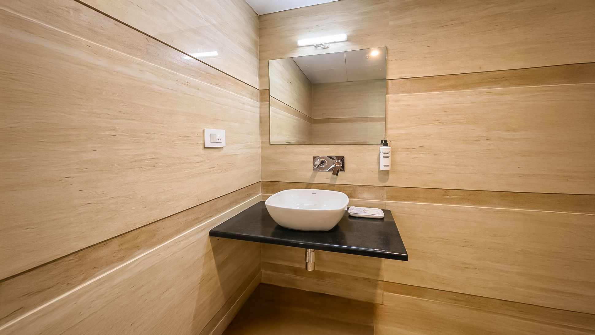 Yashshree Sanderling Mall Road Premium Room 7