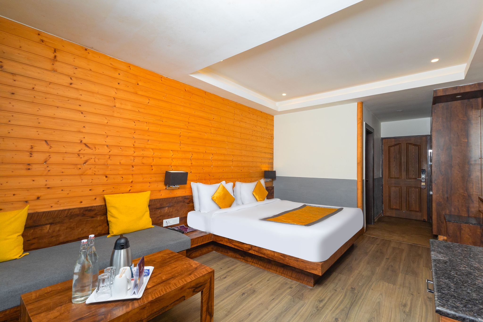 Yashshree Sanderling Mall Road Deluxe Room 5