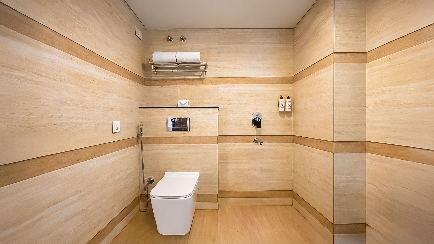 Yashshree Sanderling Mall Road Premium Room 12