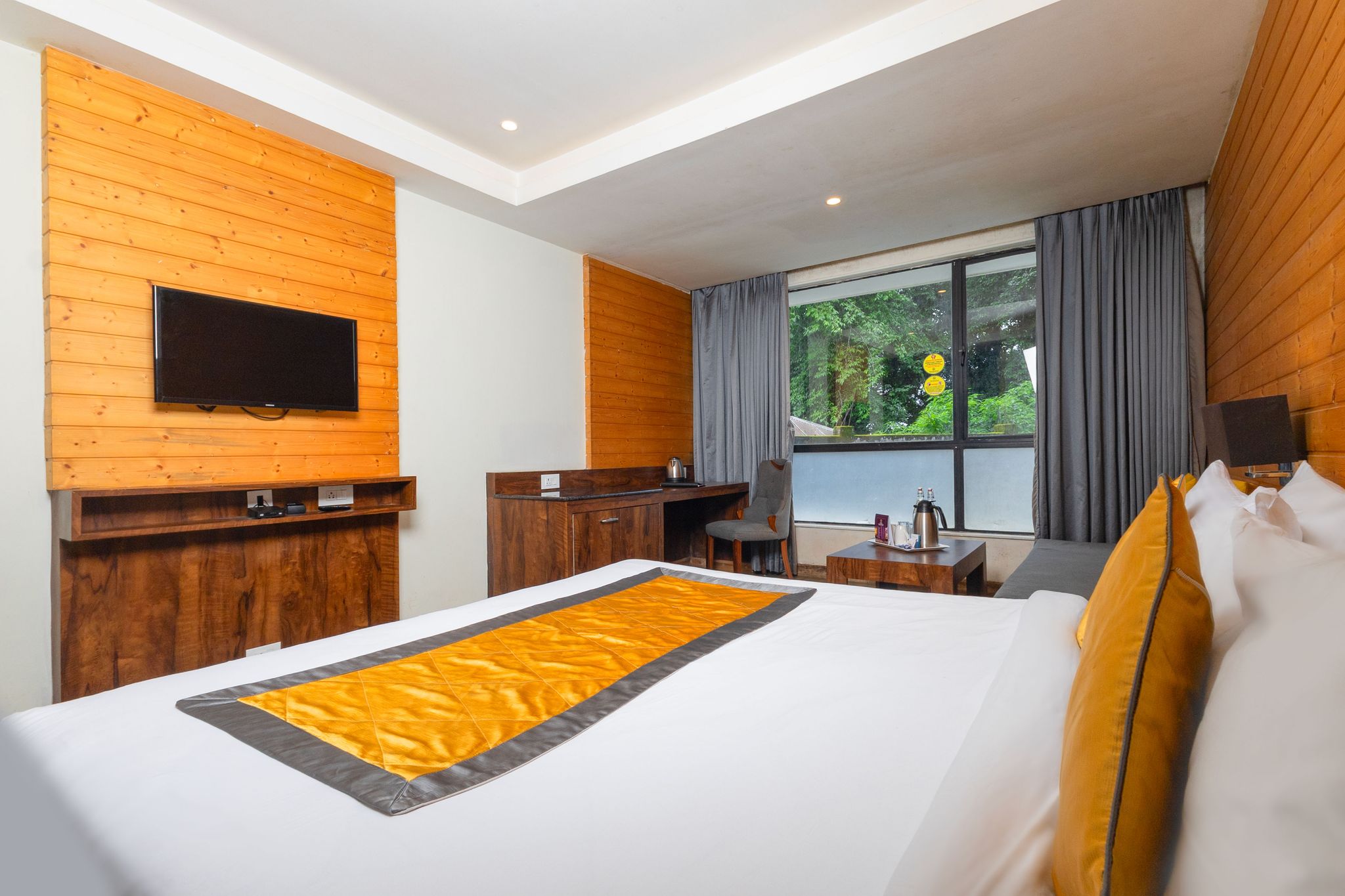 Yashshree Sanderling Mall Road Deluxe Room 3