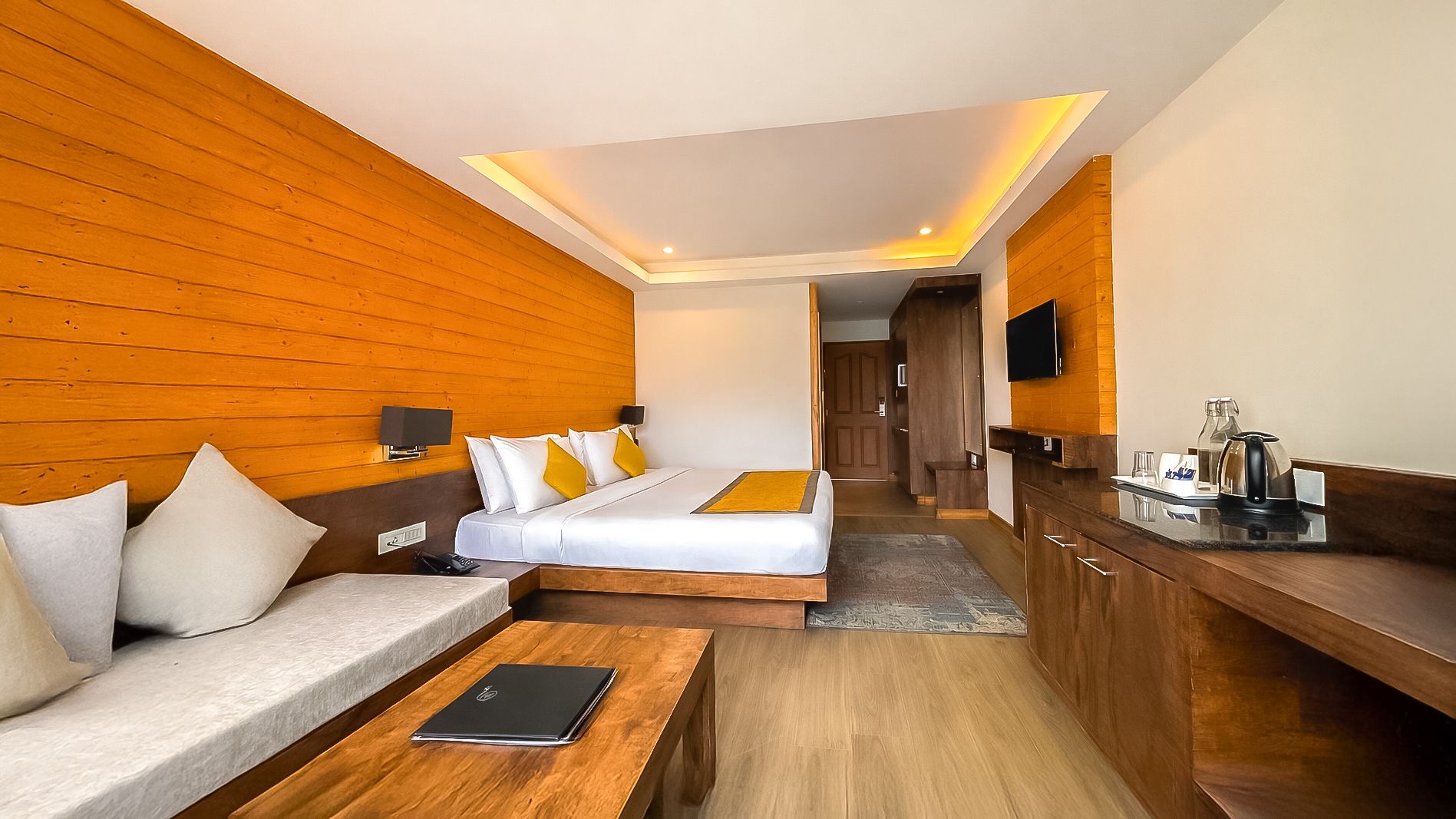 Yashshree Sanderling Mall Road Deluxe Room 4
