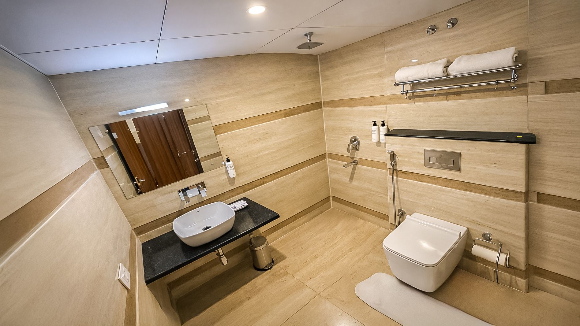 Yashshree Sanderling Mall Road Deluxe Room 6