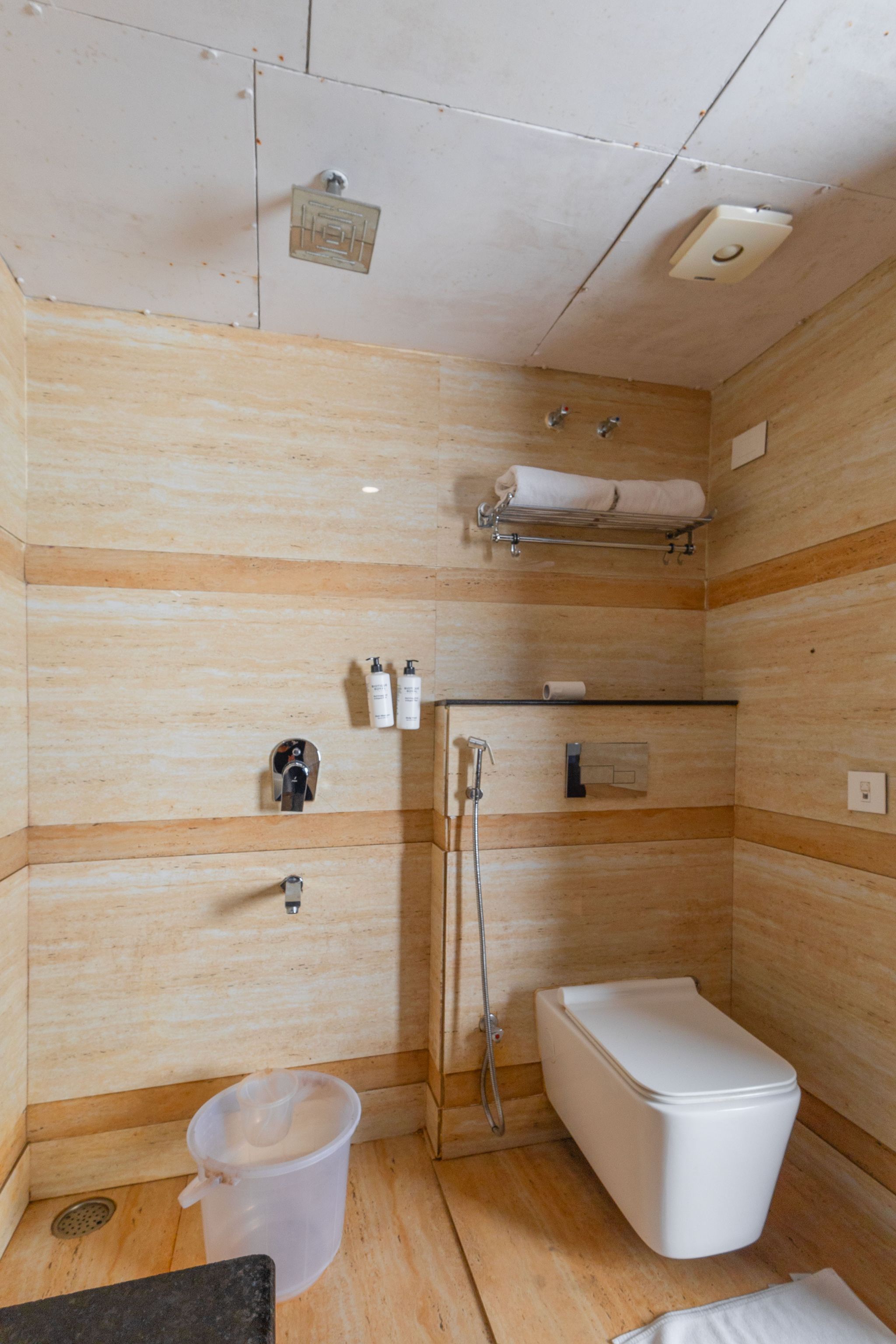 Yashshree Sanderling Mall Road Deluxe Room 6