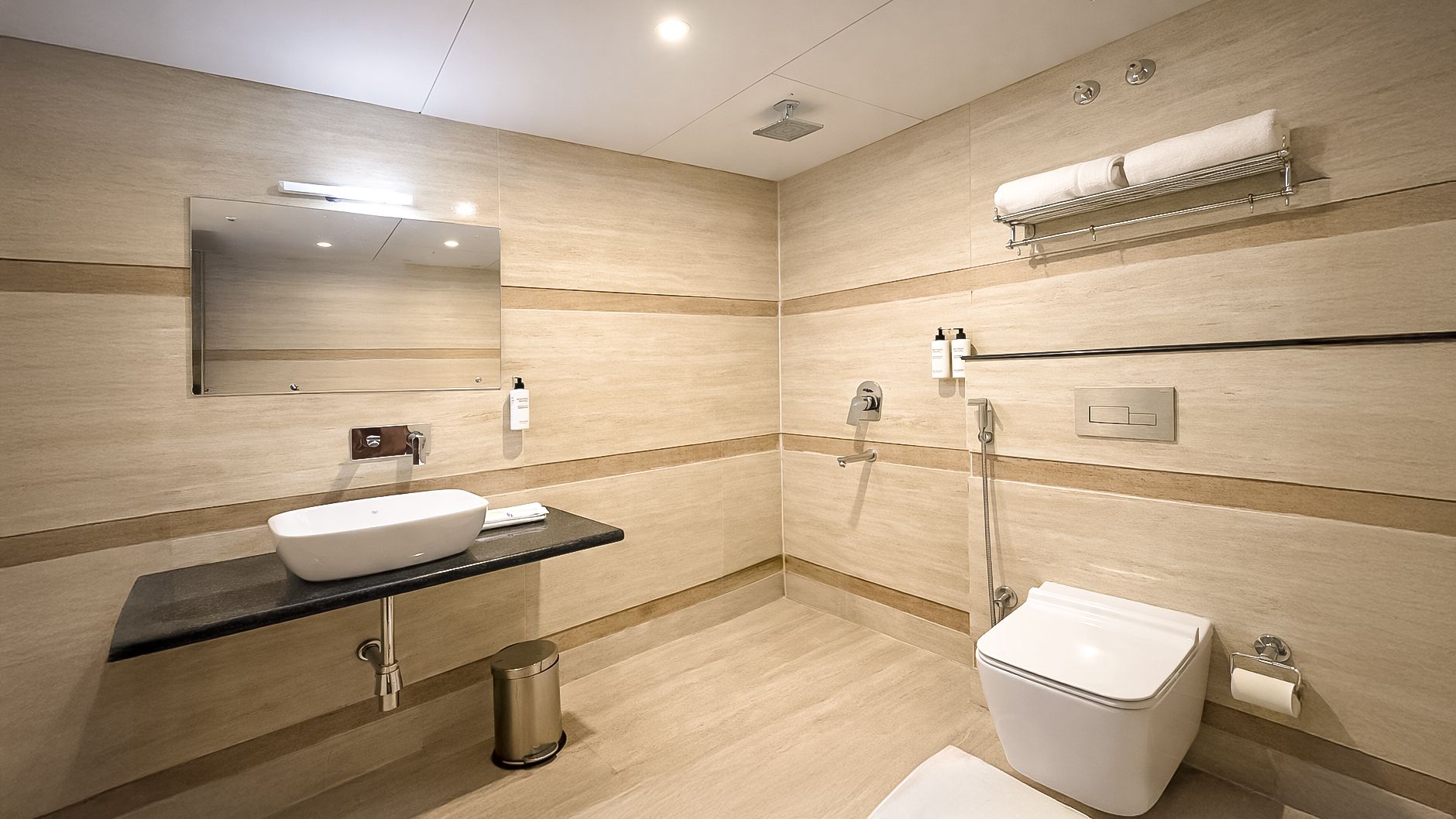 Yashshree Sanderling Mall Road Deluxe Room 7