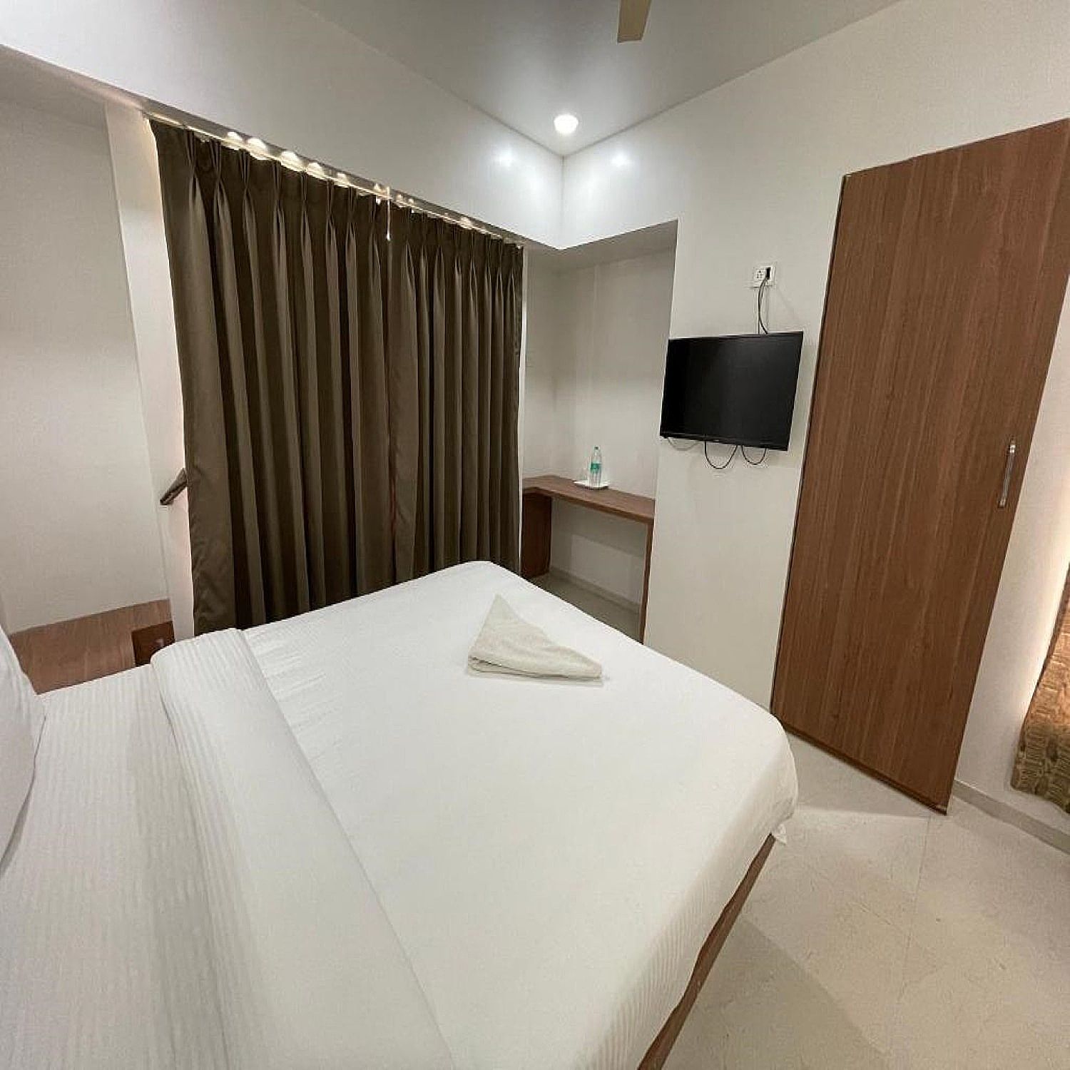 Shree Inn by Tamanna Hotels Double Room with Balcony 4