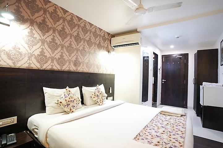 Hotel Singh's By WB Hotels Super Deluxe AC Room 2