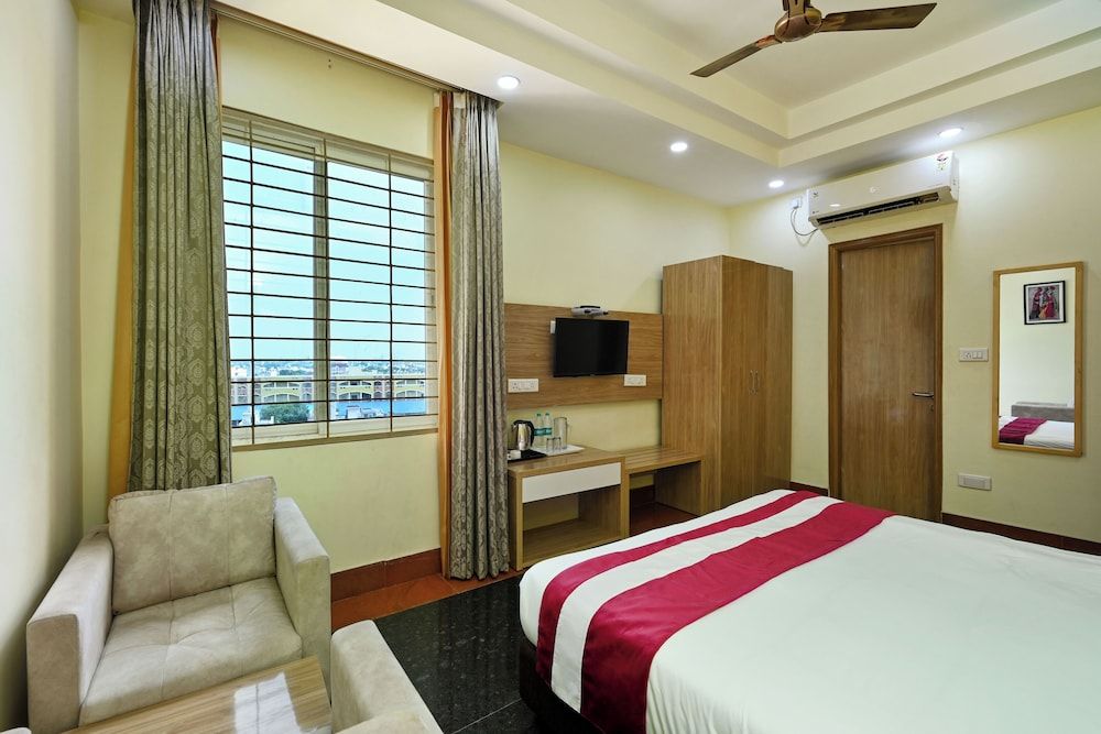 SKS Grand Palace Family Suite Room