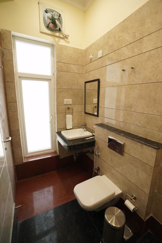 SKS Grand Palace Deluxe Double Room 15