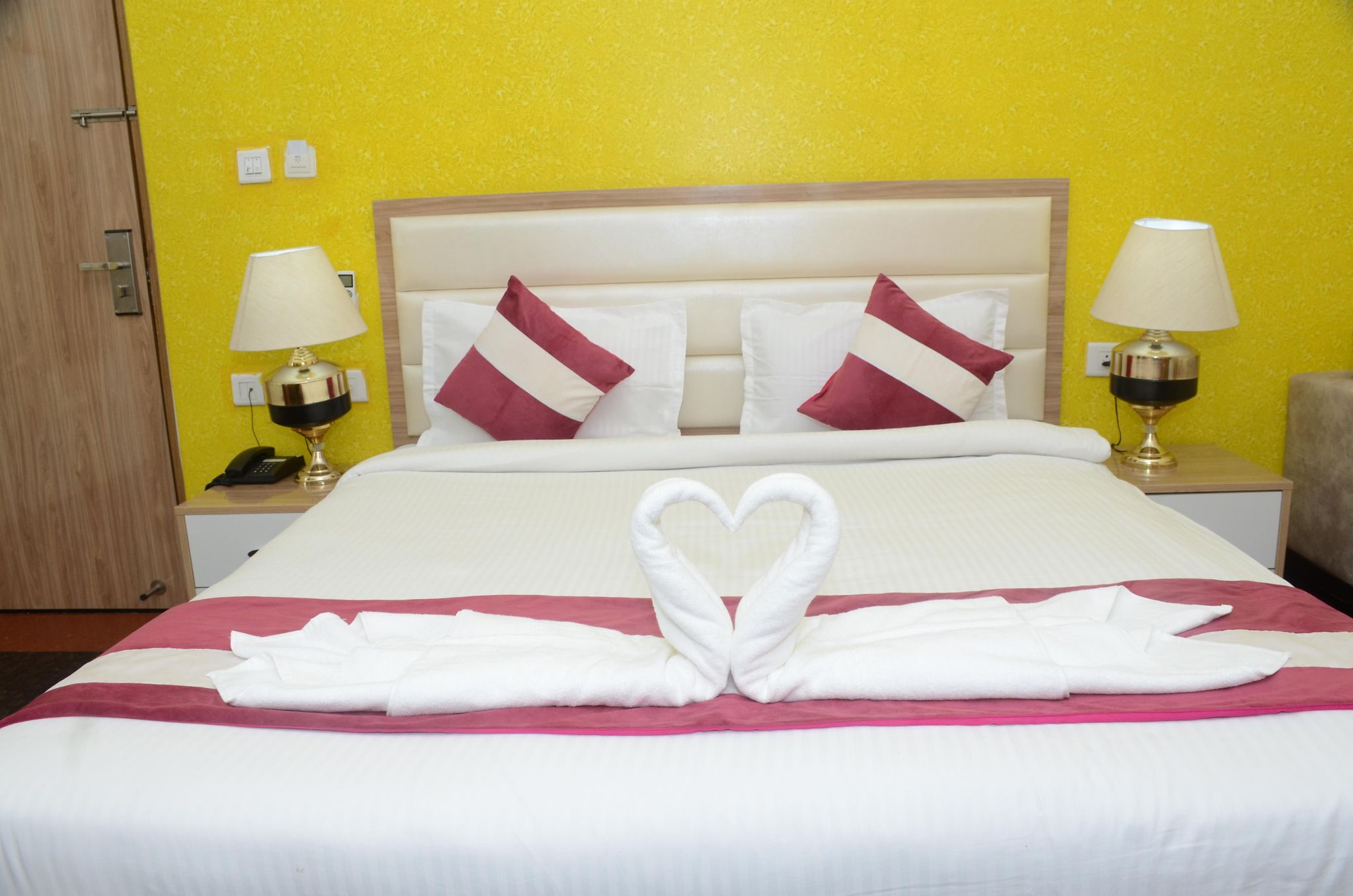 SKS Grand Palace Deluxe Double Room 3