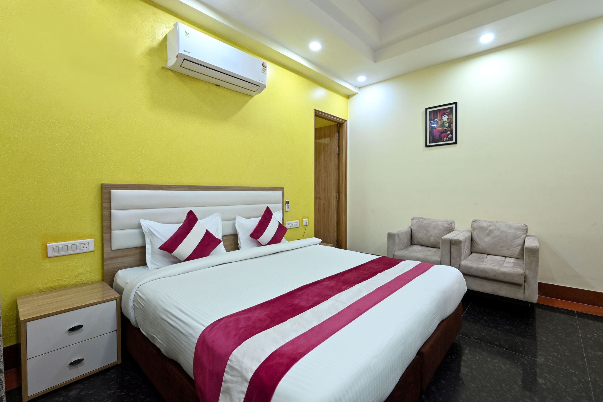 SKS Grand Palace Family Suite Room 7