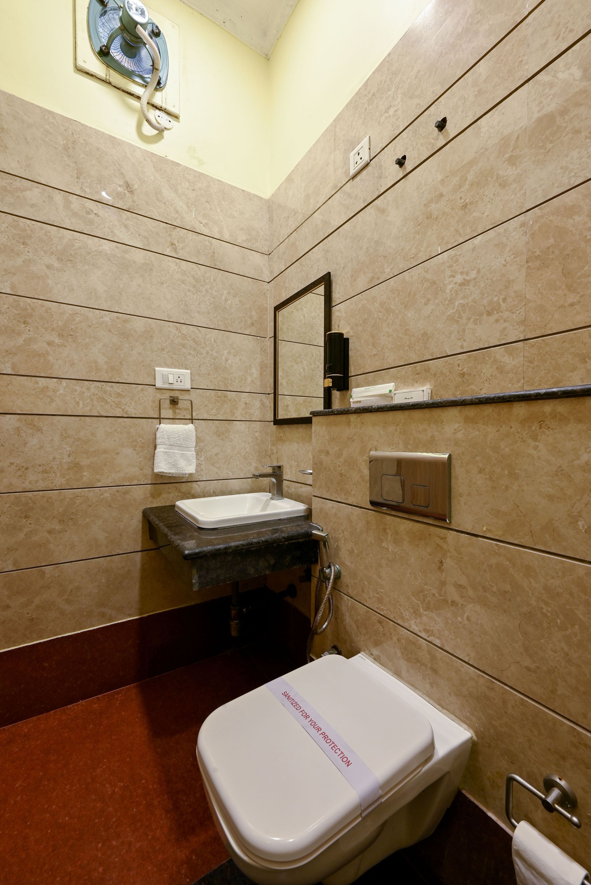 SKS Grand Palace Family Suite Room 9