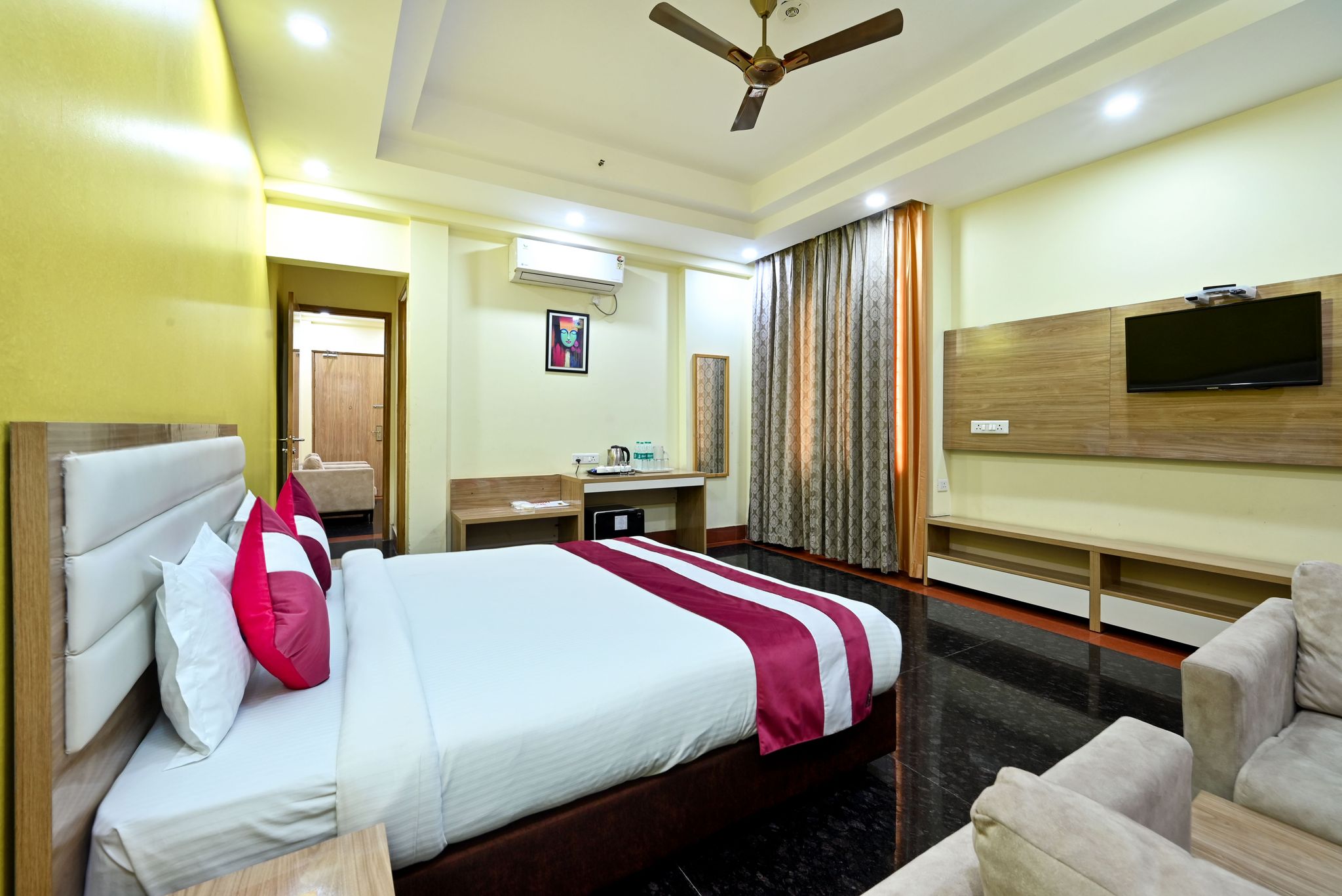 SKS Grand Palace Family Suite Room 2