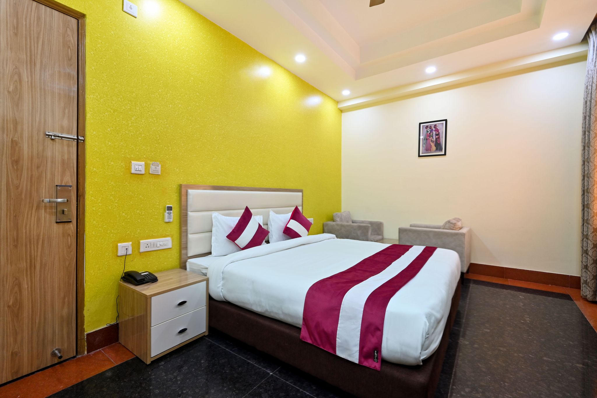 SKS Grand Palace Deluxe Double Room 7