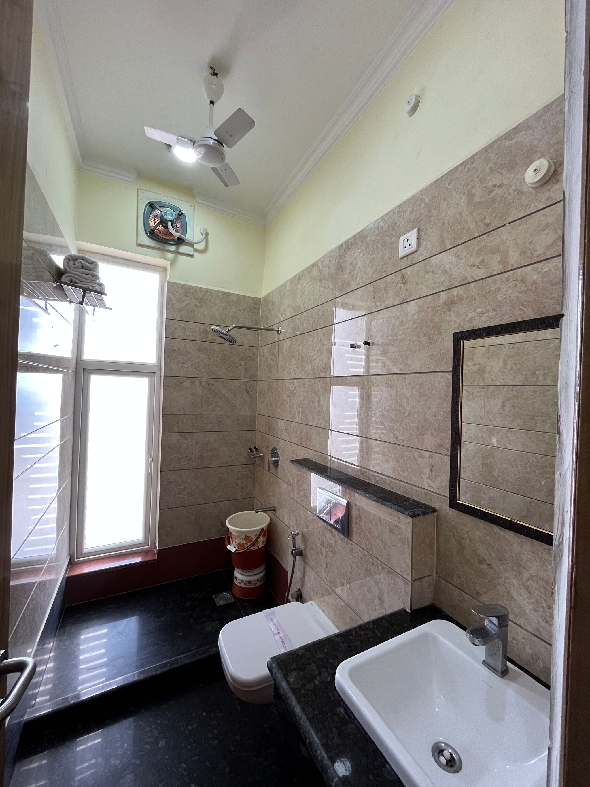 SKS Grand Palace Deluxe Double Room 16