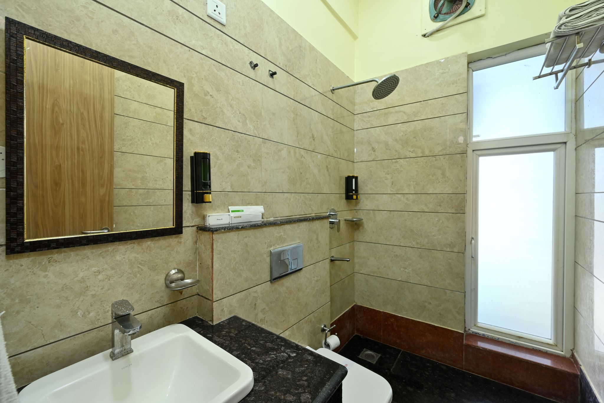 SKS Grand Palace Deluxe Double Room 18